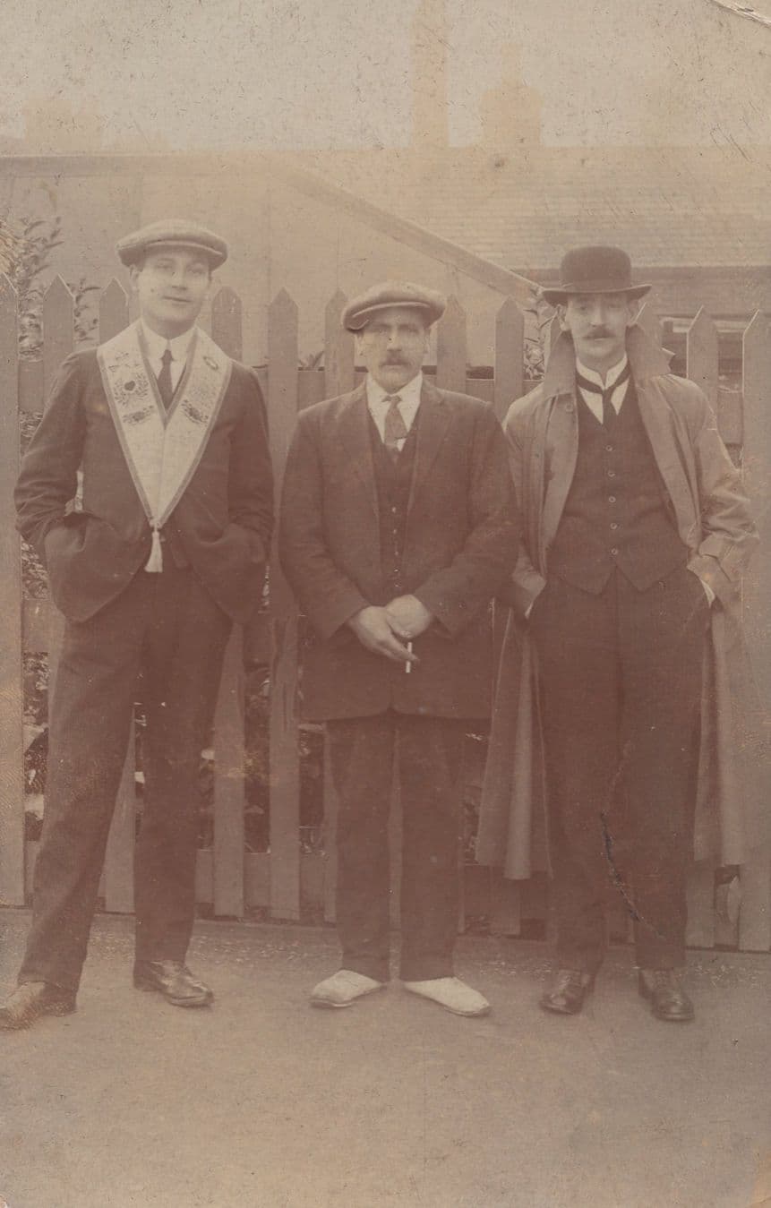 1900s Old Gangsters Type Group With Amazing Scarf Old Postcard