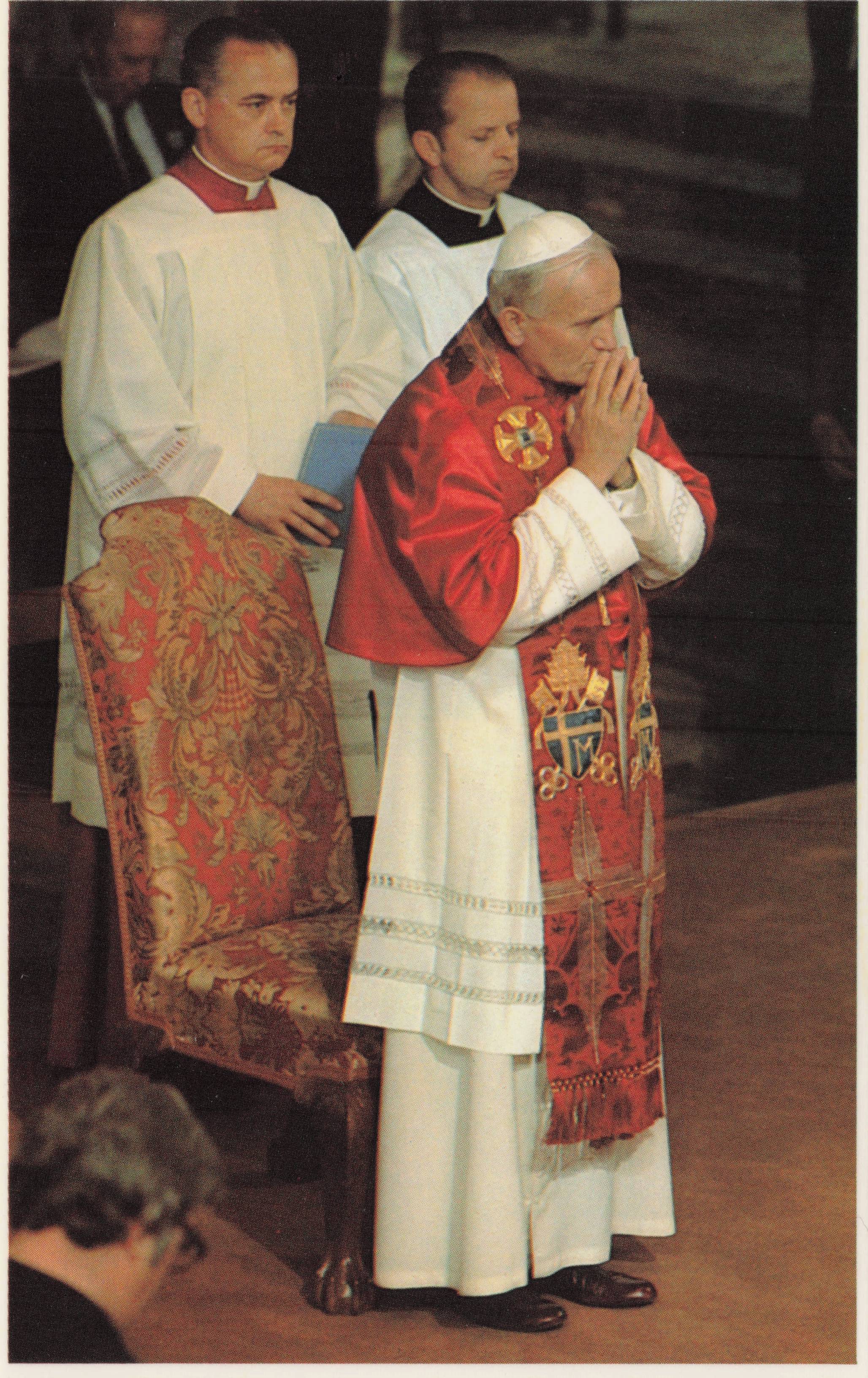 Pope John Paul Wears Anglican Canterbury Stole Praying UK 1982 Visit Postcard