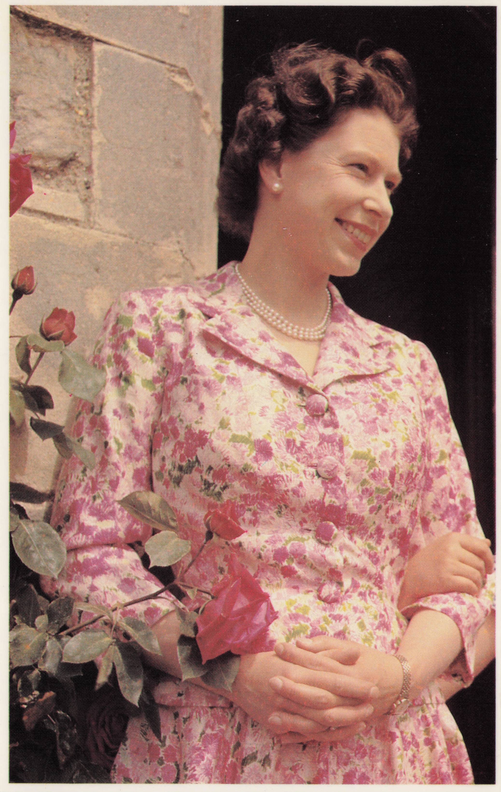 Windsor Royal 1959 Portrait Queen Elizabeth II Rare Postcard