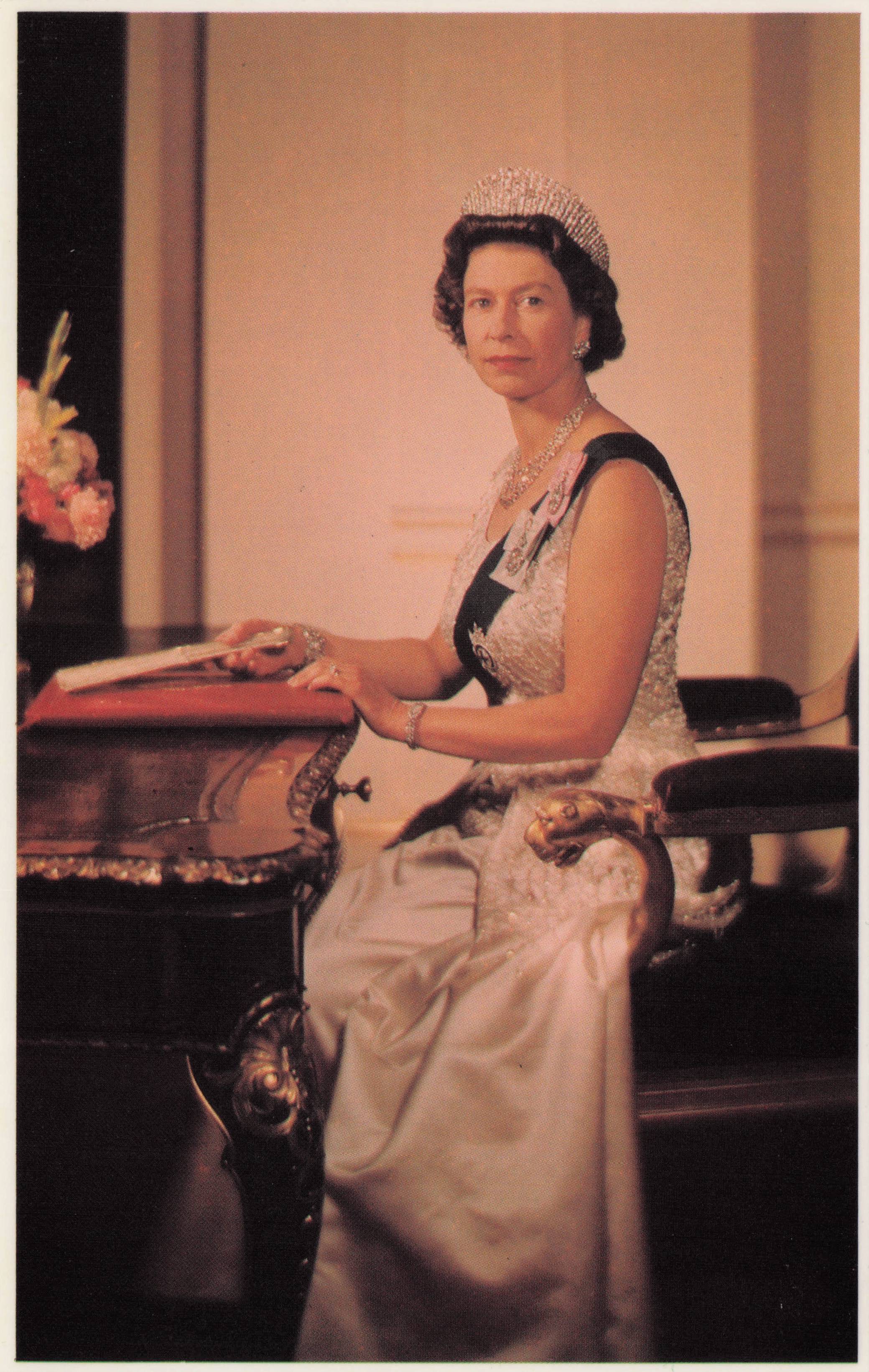 White Drawing Room Buckingham Palace Interior Portrait Queen Elizabeth II Rare Postcard