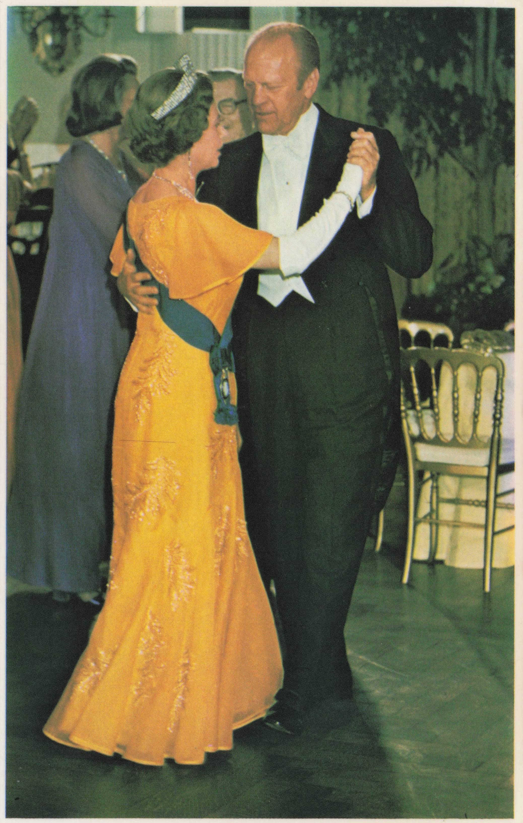 Queen Elizabeth II USA Bicentennial Visit Washington 1976 Royal Photo Postcard