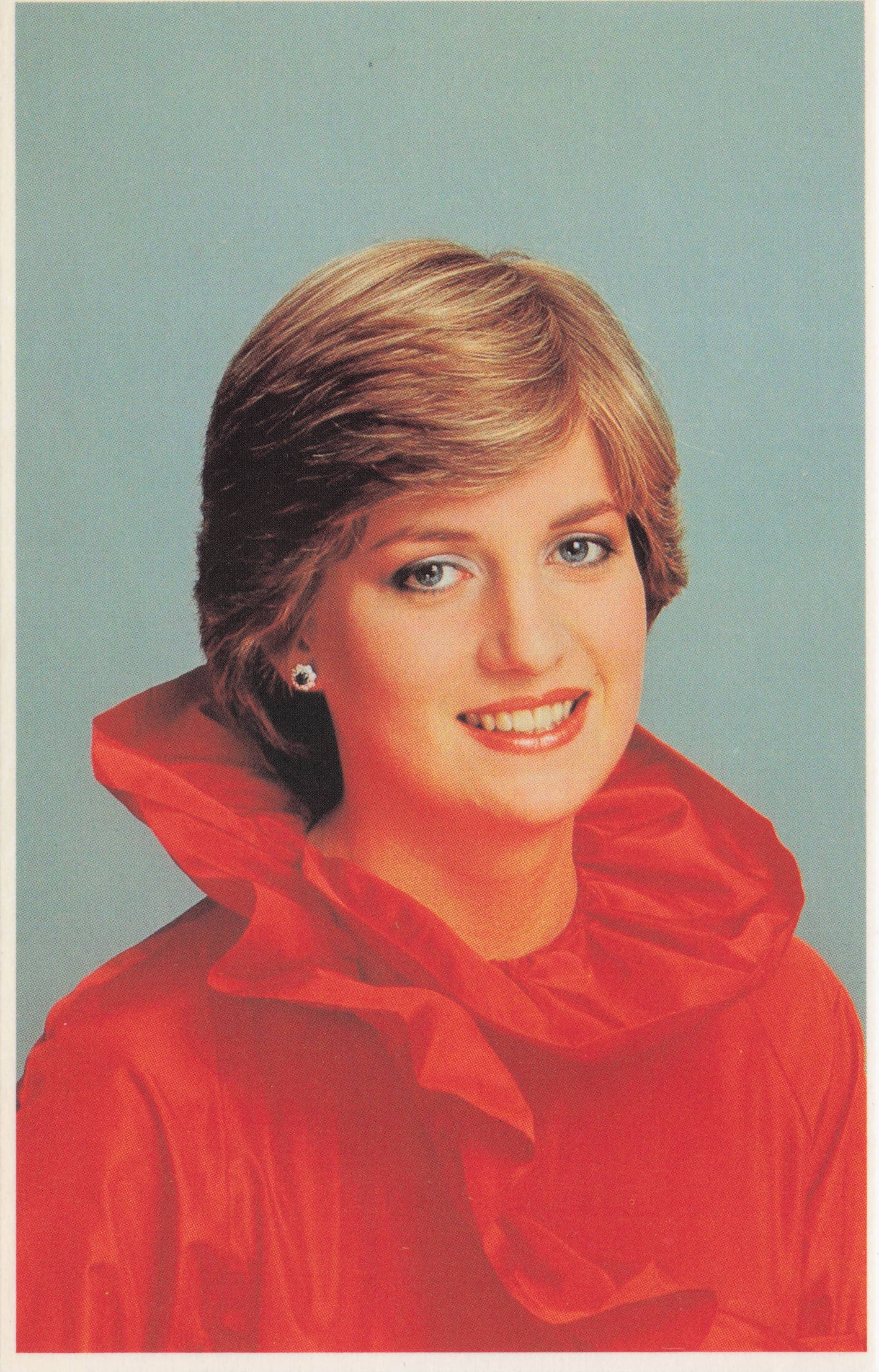 Princess Diana Royal Red Fashion Lord Snowdon 1981 Portrait Photo Postcard