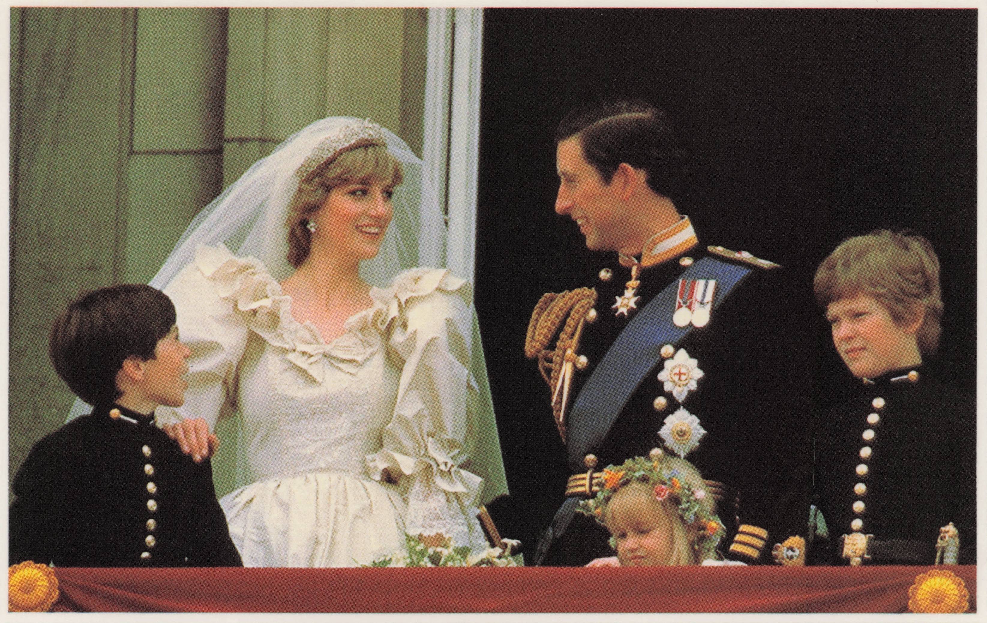 Prince Charles Princess Diana Royal Wedding Buckingham Palace Balcony Postcard