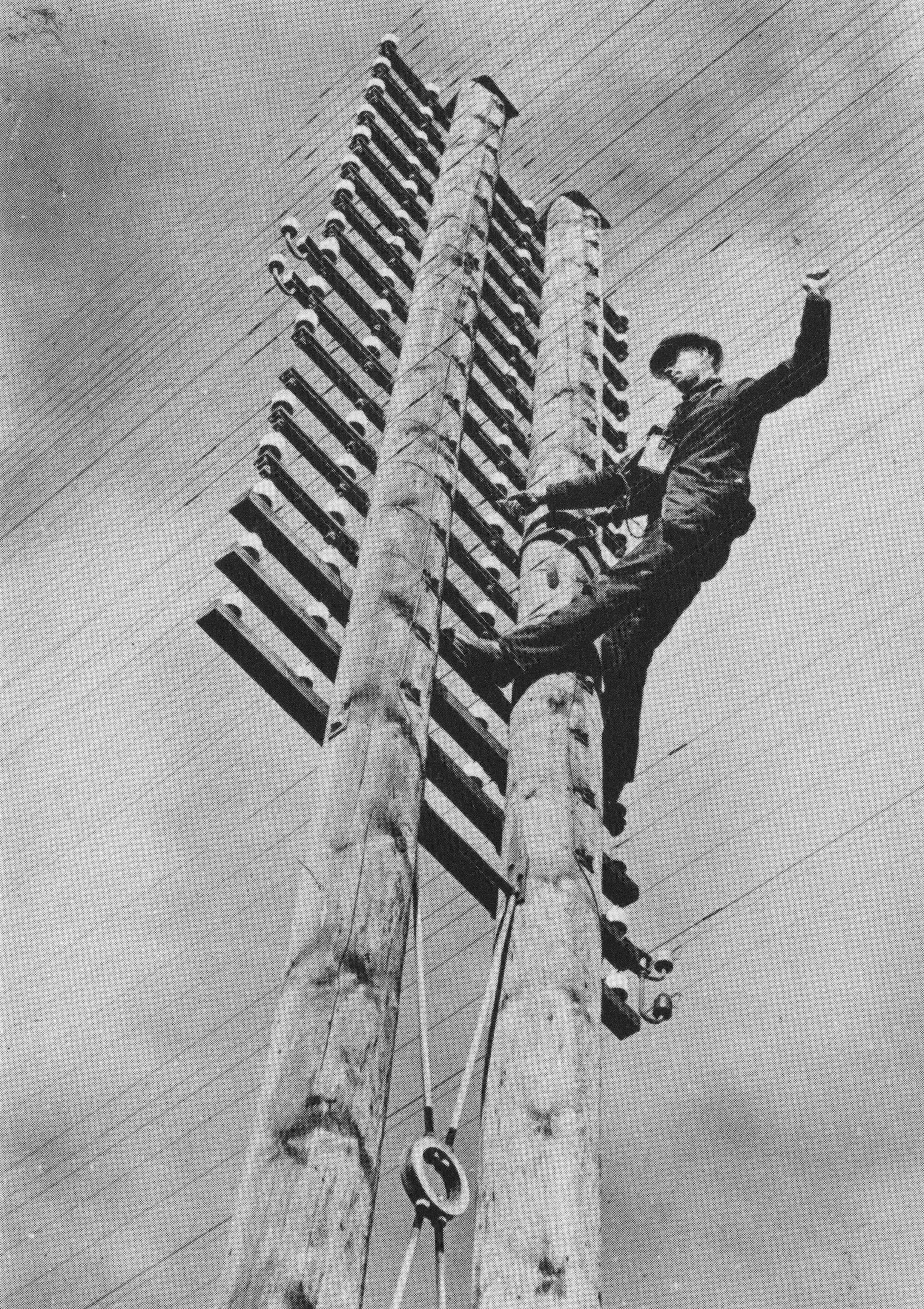 British Telecom Working On Old 1930s Trunk Routes Telephone Exchange Postcard