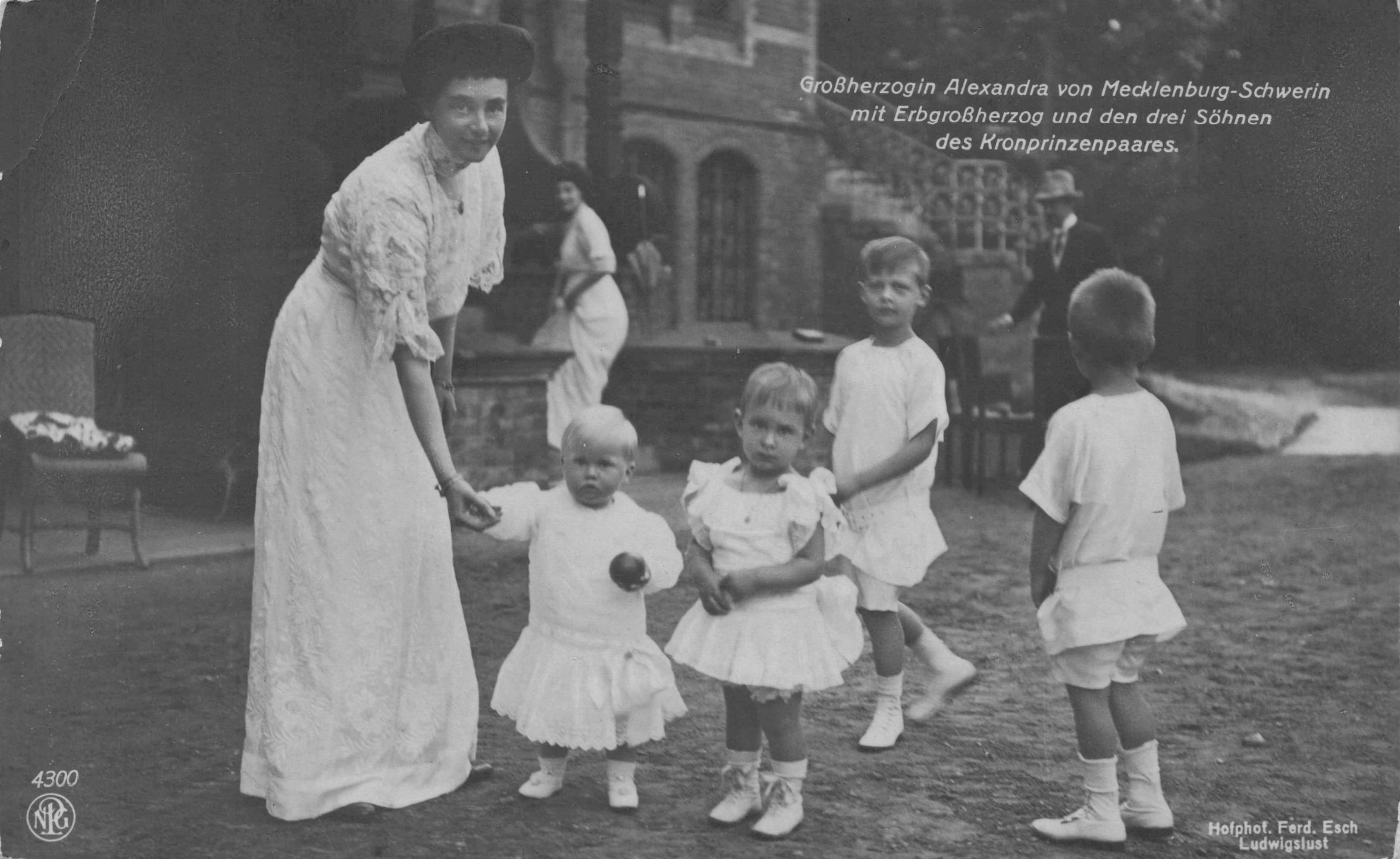 Princess Isabella Antonie of Croy & Royal German Children Family Old Postcard