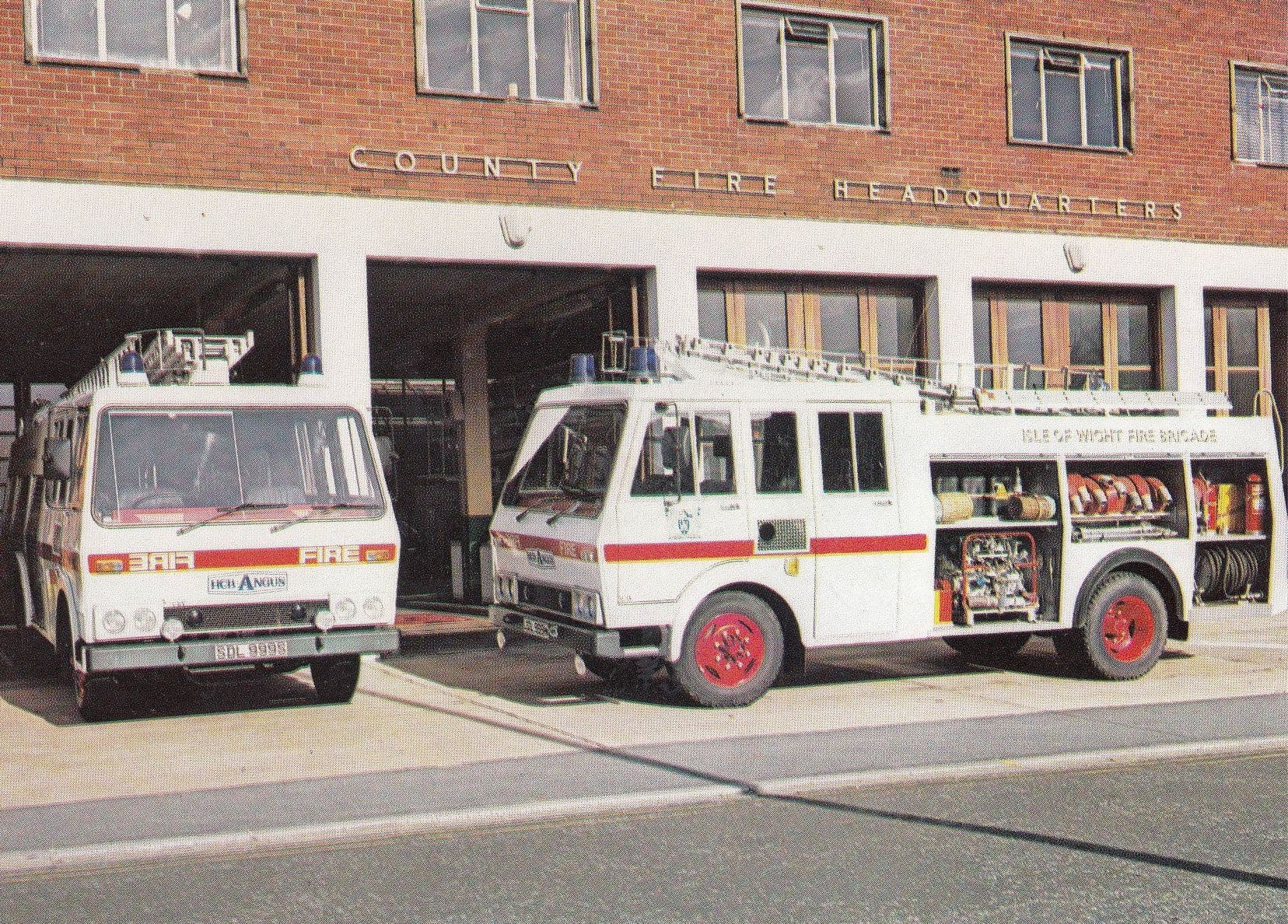HCB Angus CSV Type 8 Water Tender Bedford Fire Engine Brigade Postcard