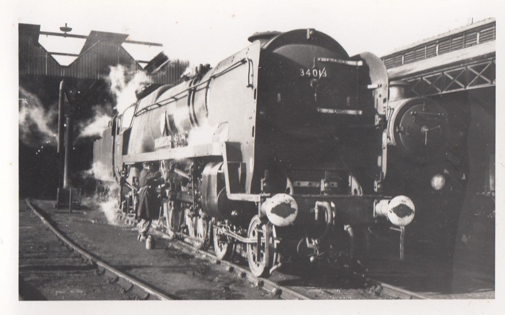 34013 Train Attended By Station Staff Vintage Railway Photo