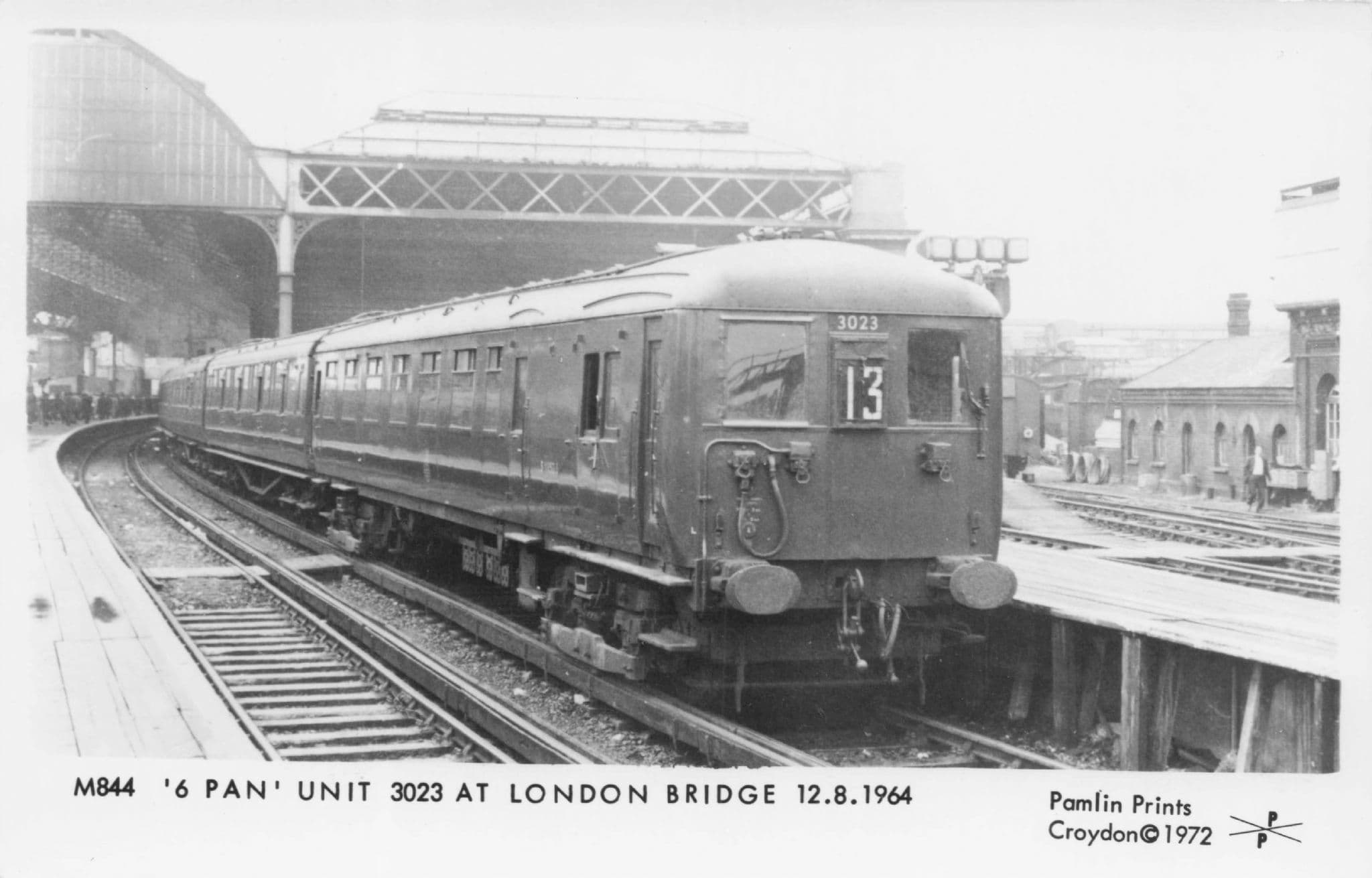 6 Pan 3023 Train at London Bridge in 1964 Pamlin Prints Railway RPC Postcard