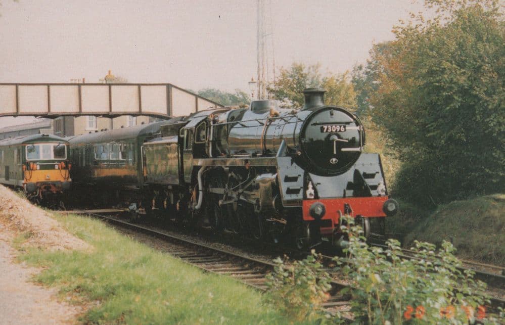 73096 Standard 5 Train E6003 Ropley Station Postcard