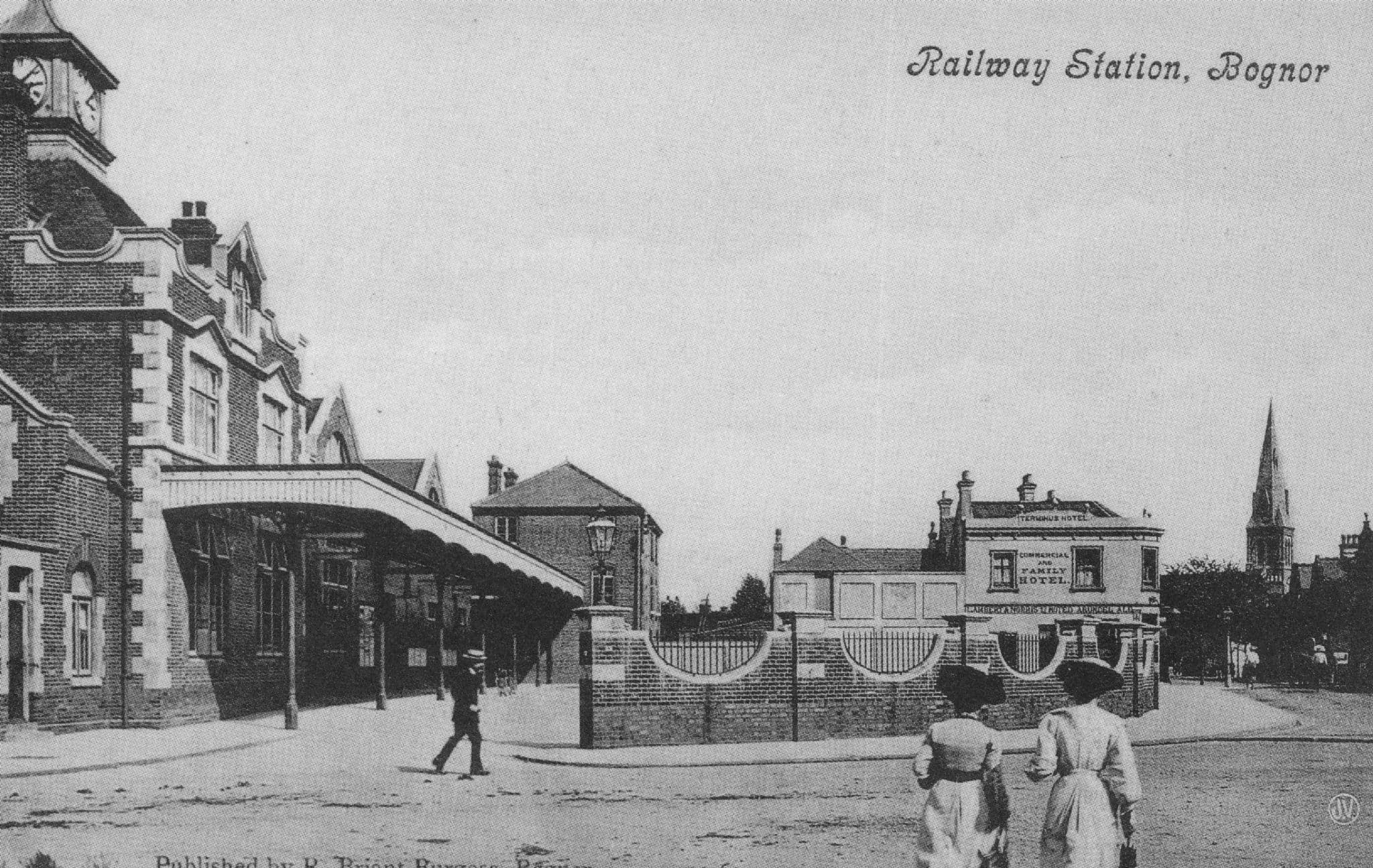 Posh 1905 Ladies at Railway Station Bognor Hotel Sussex Postcard