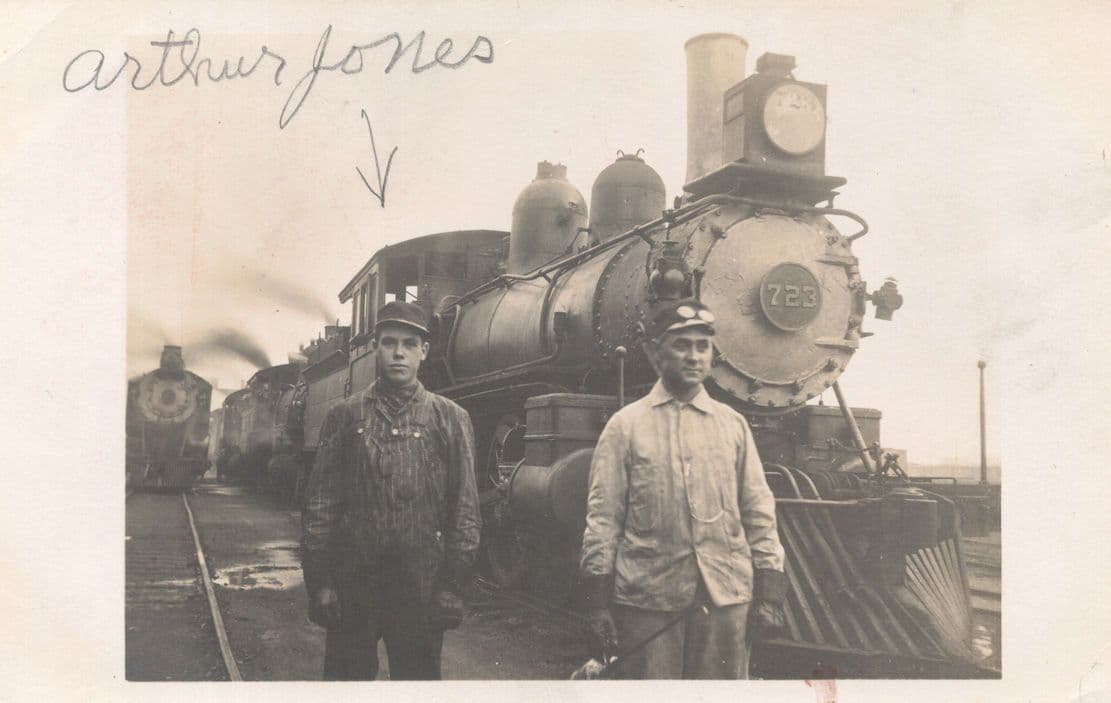 American 723 Train With Identified Railroad Staff USA Old Postcard
