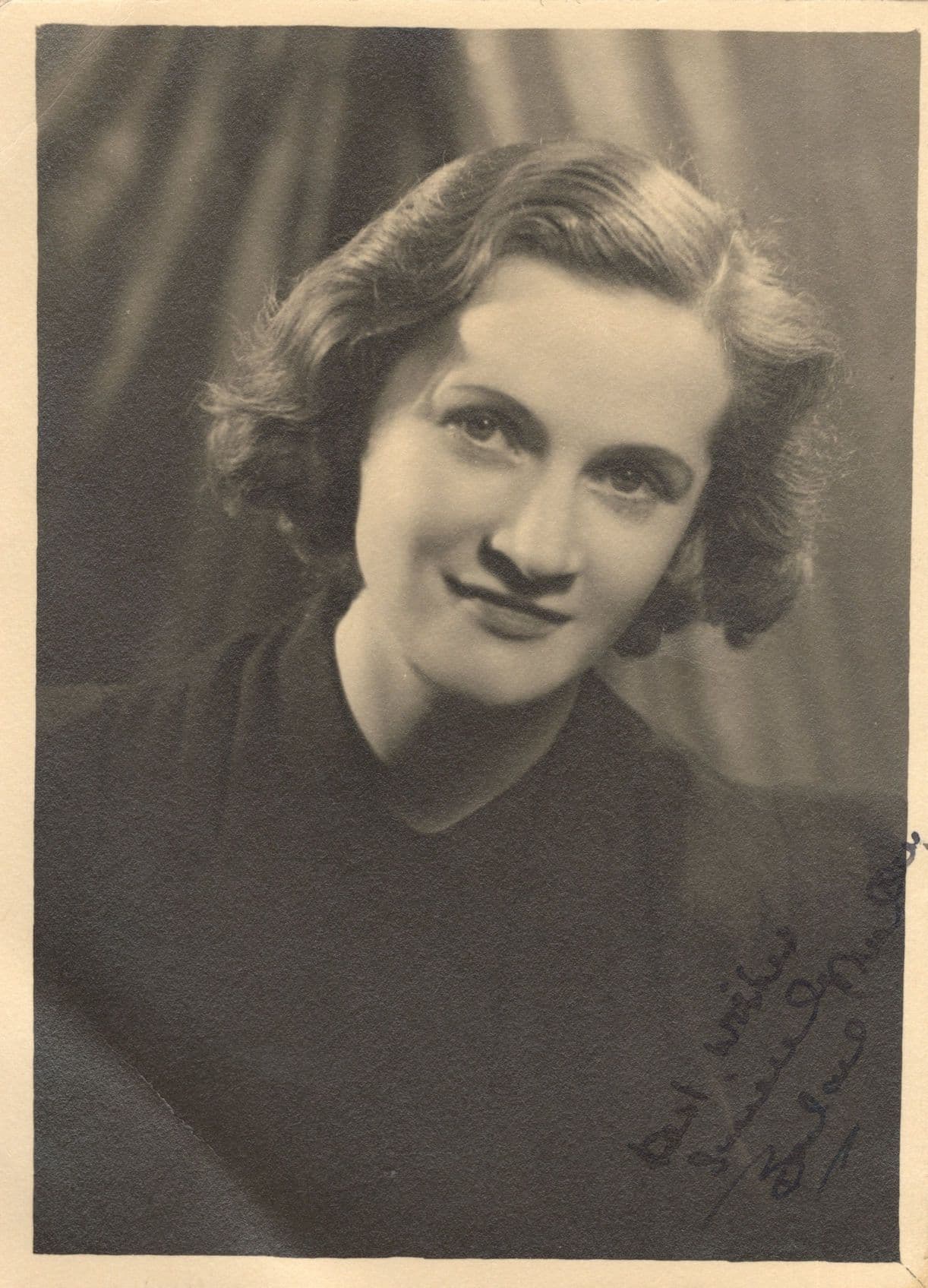Barbara Mullen Dr Finlay's Casebook Actress Old WW2 7x5 Hand Signed Photo