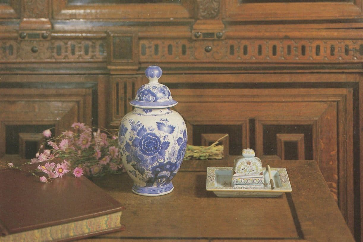 Blue Delfware Aardewerk Dutch Pottery Holland Porcelain Vase Postcard