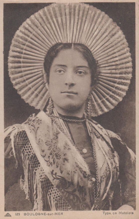 Boulogne Ladies Fashion Antique French Postcard