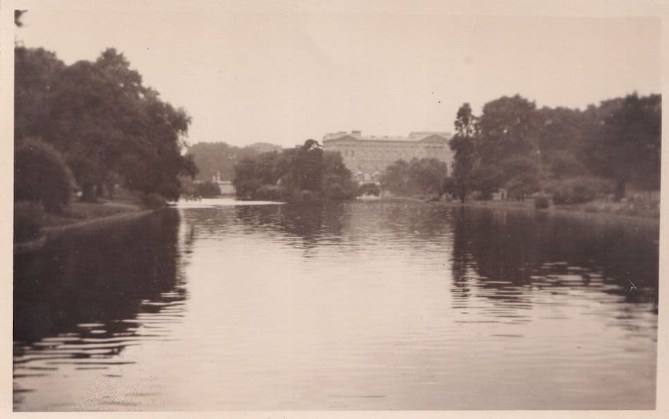 Buckingham Palace Private RPC Water River London Postcard