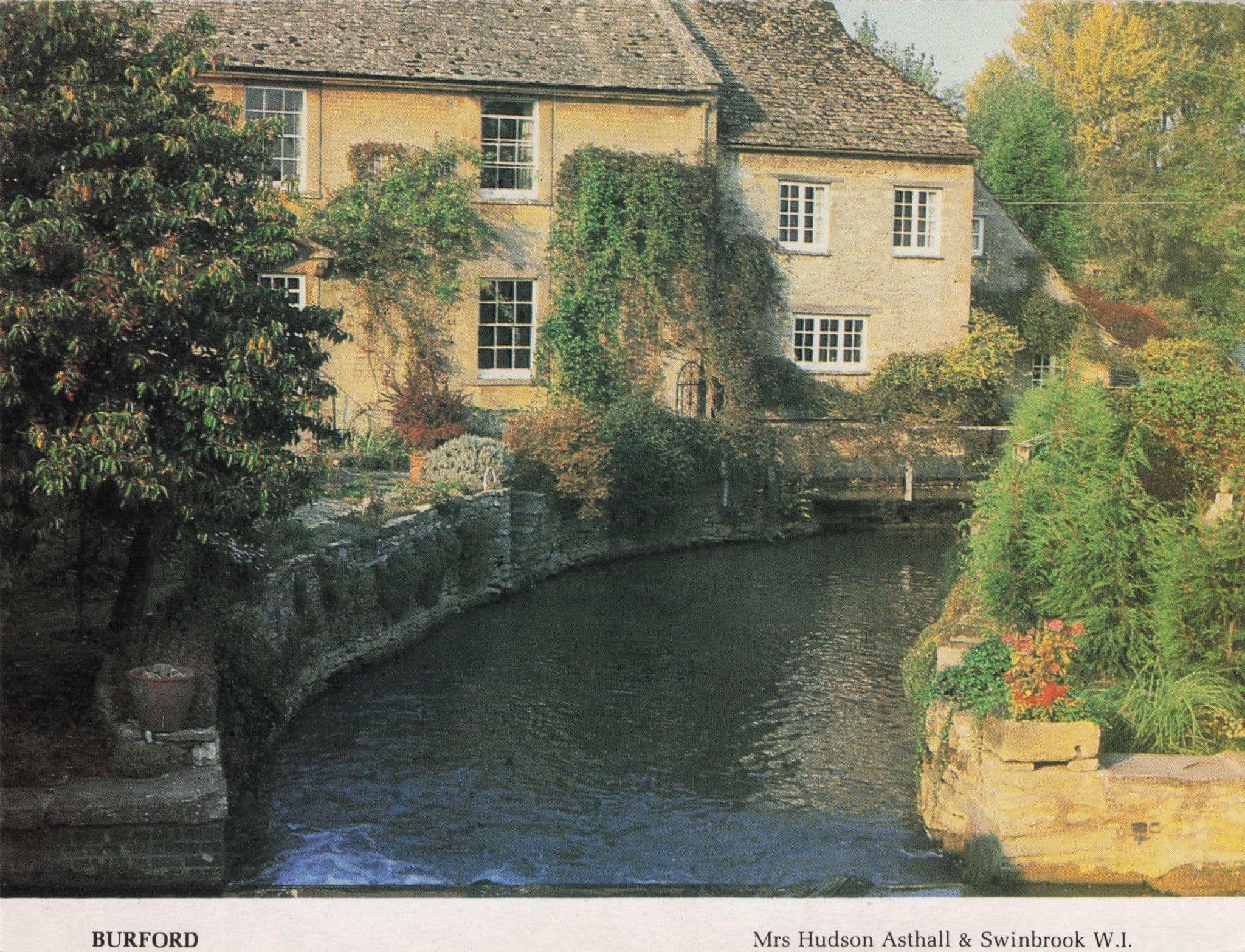 Burford River Cottages Oxford Women's Institute Postcard