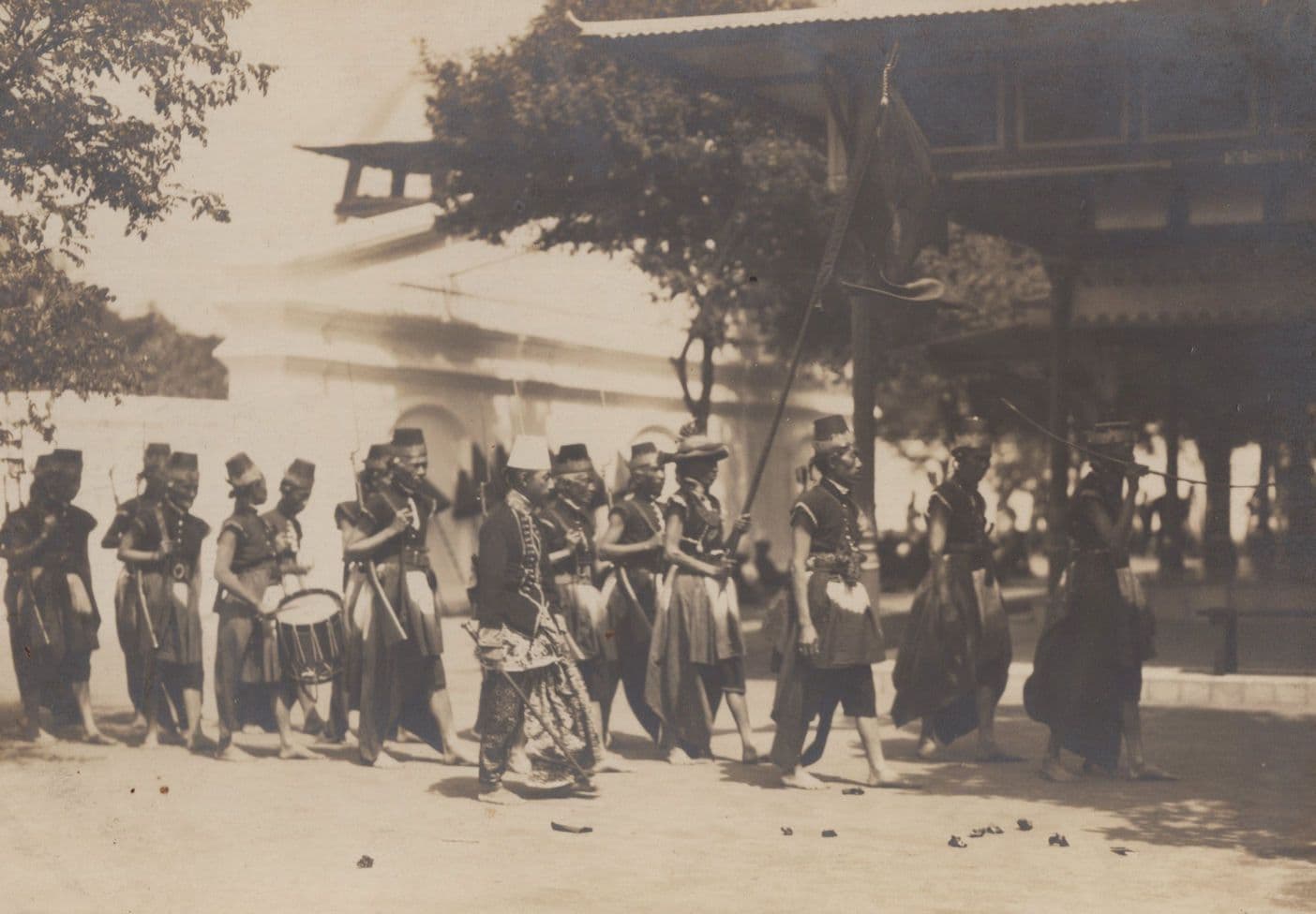 Changing Guards Military Sultan Palace India Malaya Asian Old Postcard