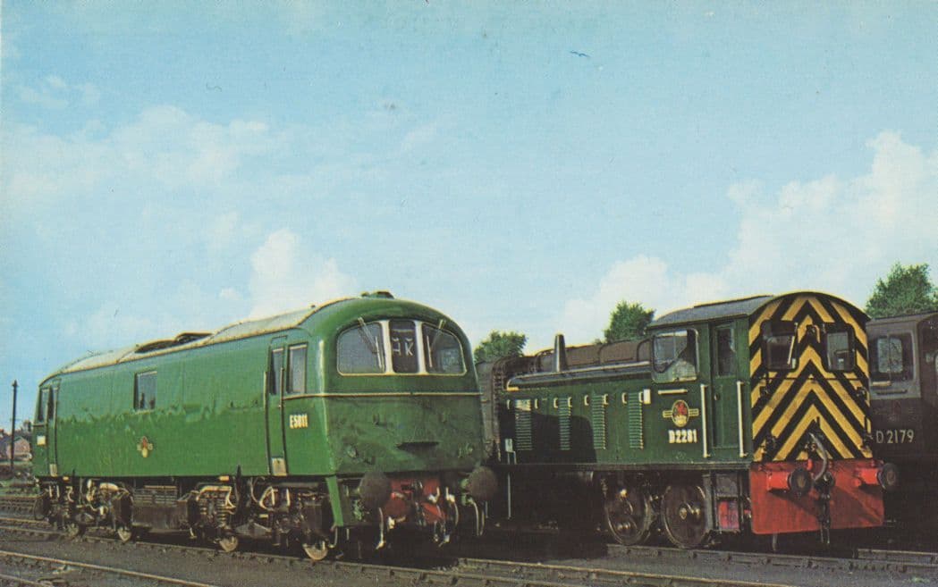 Class 71 at E5100 & 04 D2281 Train at Eastleigh Station Postcard