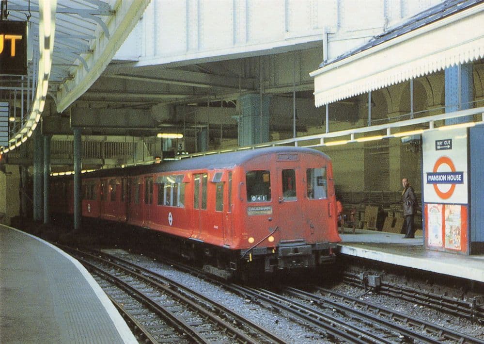CO/P R Stock District Line Tube Train at Mansion House 1980 Postcard