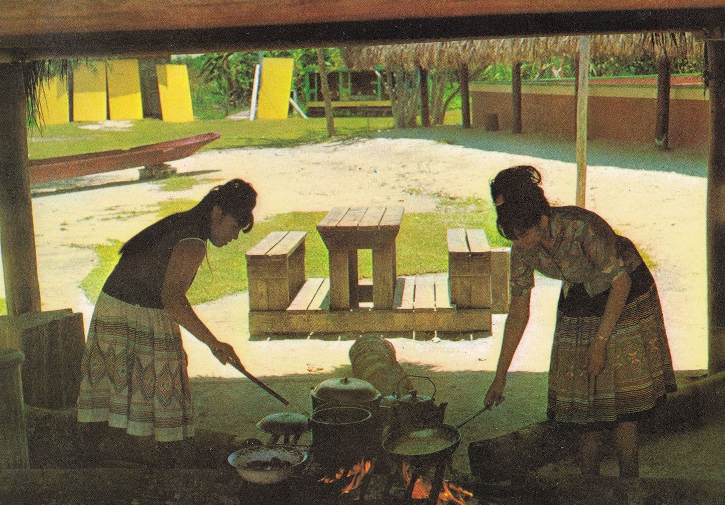 Cooking Indian Style Miccosukee Indians Tamiami Trail Florida Postcard