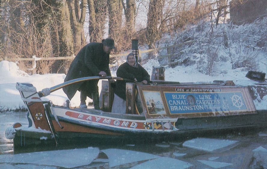 Cosgrove Canal Boat Grand Union Sailing Postcard