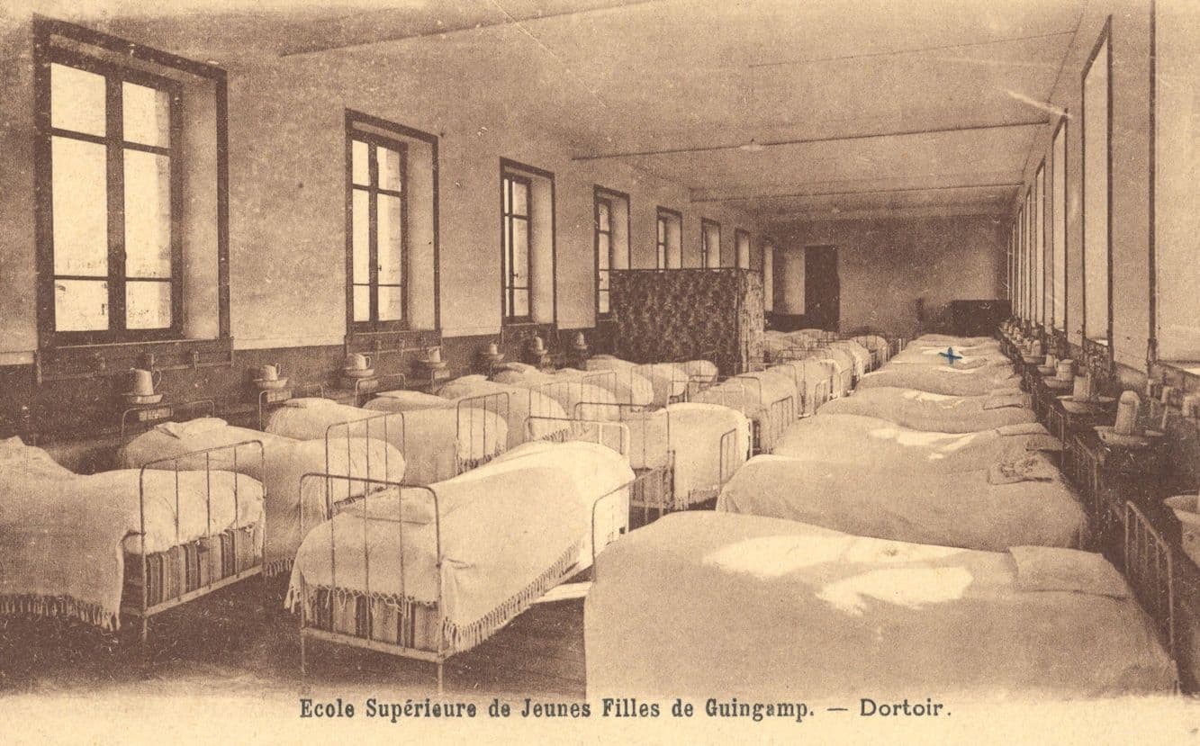 Ecole Superieure De Jeunes Filles De Guincamp French School Dormitry Postcard