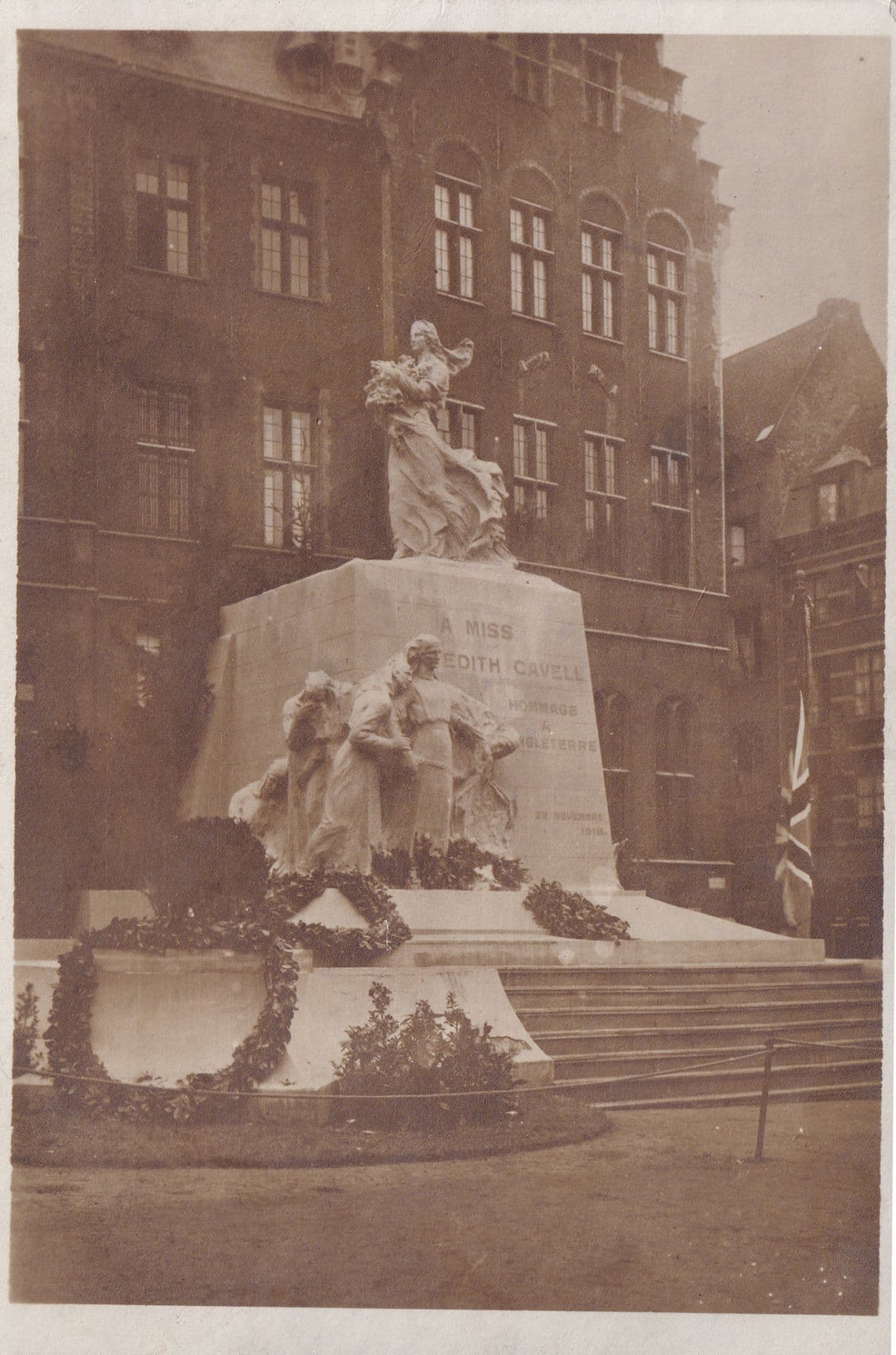 Edith Cavell Overseas Rarely Found Alternate Statue Old Postcard
