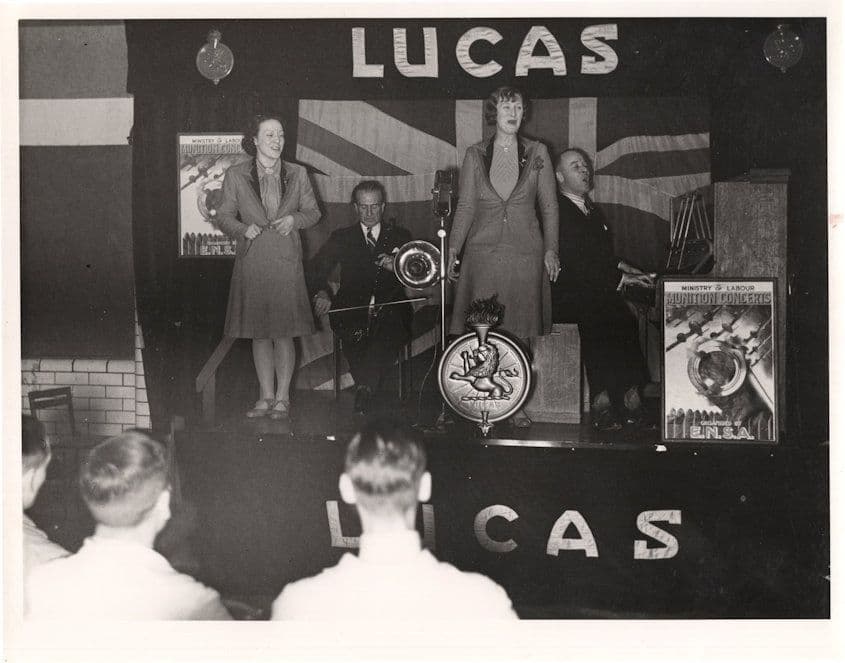 ENSA WW2 Munitions Concert in WW2 Oct 1940 Military 10x8 Media Photo
