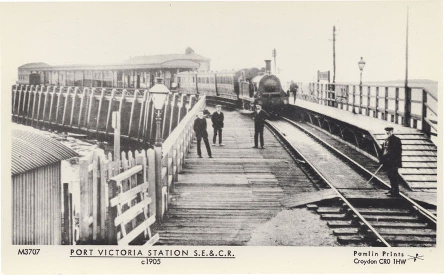 Fort Victoria Station SW & CR in 1905 Isle Of Wight RPC Postcard
