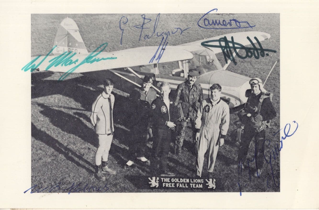 Golden Lions Parachute Free Fall Team 1970s Scottish FULLY Signed Photo