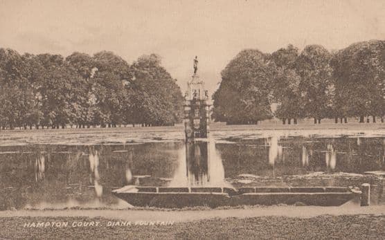 Hampton Court Diana Fountain Reflection On Rippling Water By Boat Old Postcard