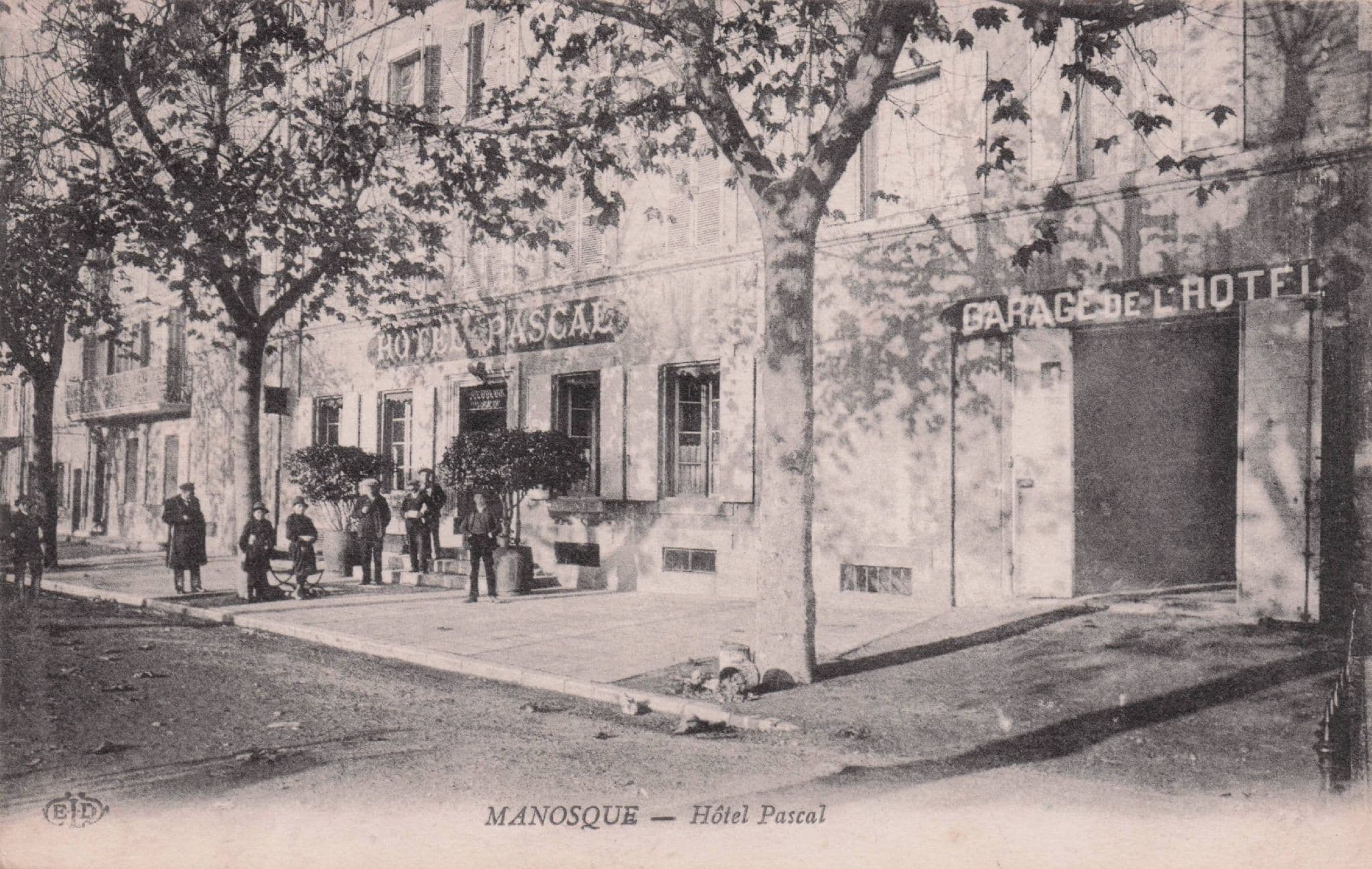 Hat Parade at Manosque Hotel Pascal French Old Postcard