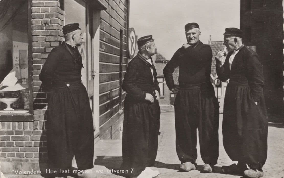 Hoe Gaat Het Er Mee? How are you? Volendam Dutch Sailors Postcard