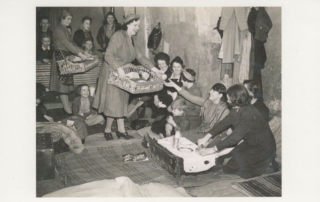 Homeless Shelter WW2 In Holland Park London Train Station Postcard