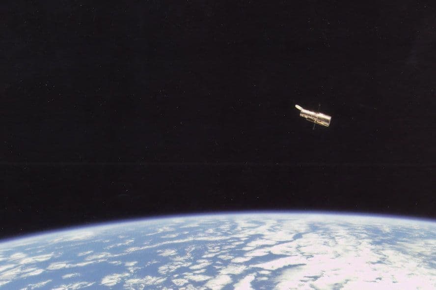 Hubble Space Telescope Shuttle Columbia STS-109 Photo Postcard