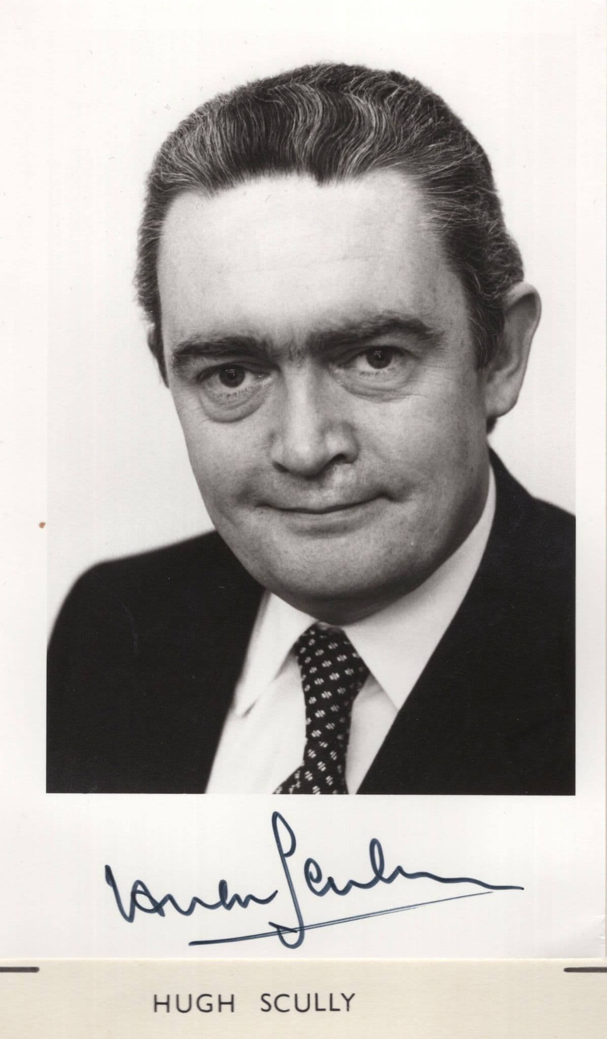 Hugh Scully Antiques Roadshow Vintage BBC Hand Signed Photo
