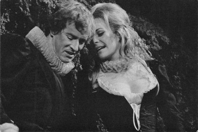 Janet Suzman & Alan Howard as Benedict & Beatrice Shakespeare Play Postcard