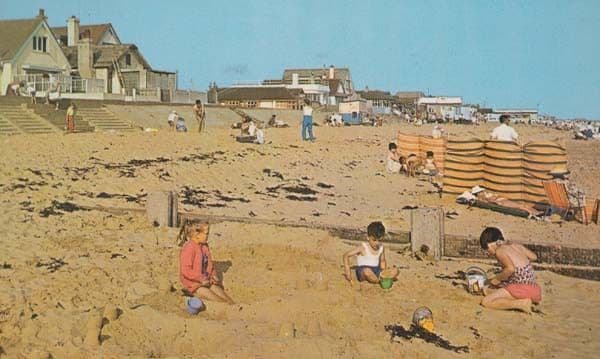 Jaywick Clacton On Sea 1960s Sun Screens Beach Cricket Game Postcard