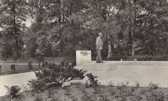 Johannes Becher Denkmal Statue Bad Sarrow Pleskow Monument German RPC Postcard