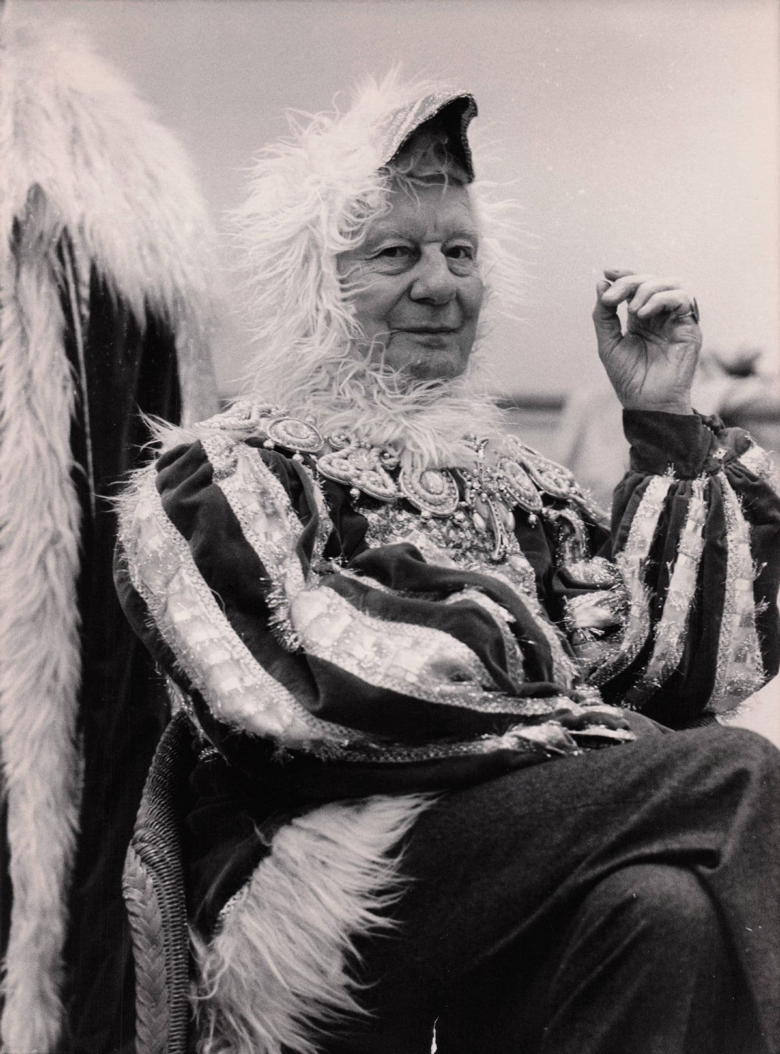 John Gielgud Egg Yolk in The Goose King Pantomime 1984 Large Press Photo