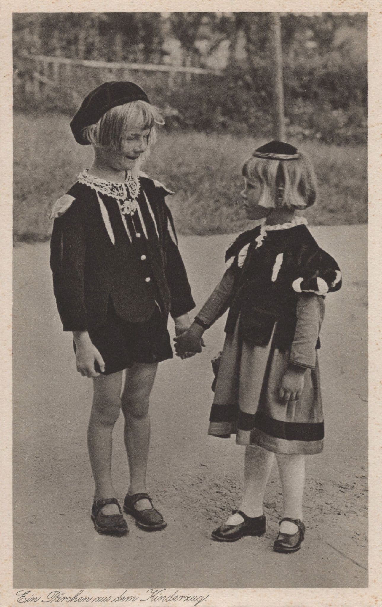 Kinderzeche Dinkelshuhl Kinderzug German Children Fashion Postcard