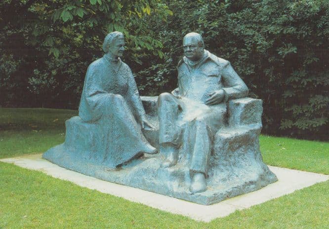 Lady & Winston Churchill WW2 Statue Monument Oscar Neman Postcard