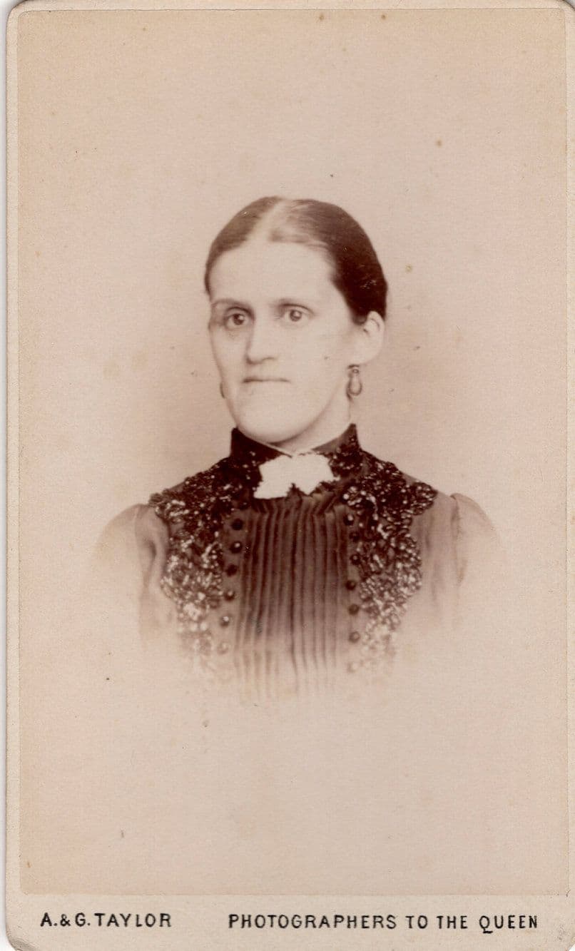 Lady With Huge Jimmy Greaves Chin Comic Welsh Victorian Cabinet Card Photo