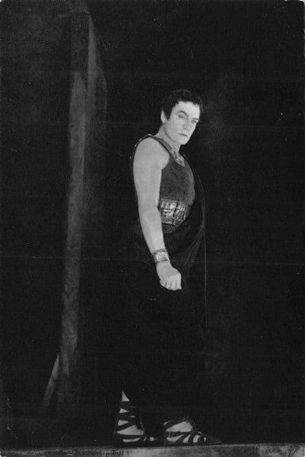 Laurence Olivier as Coriolanus Shakespeare Vintage Play Postcard