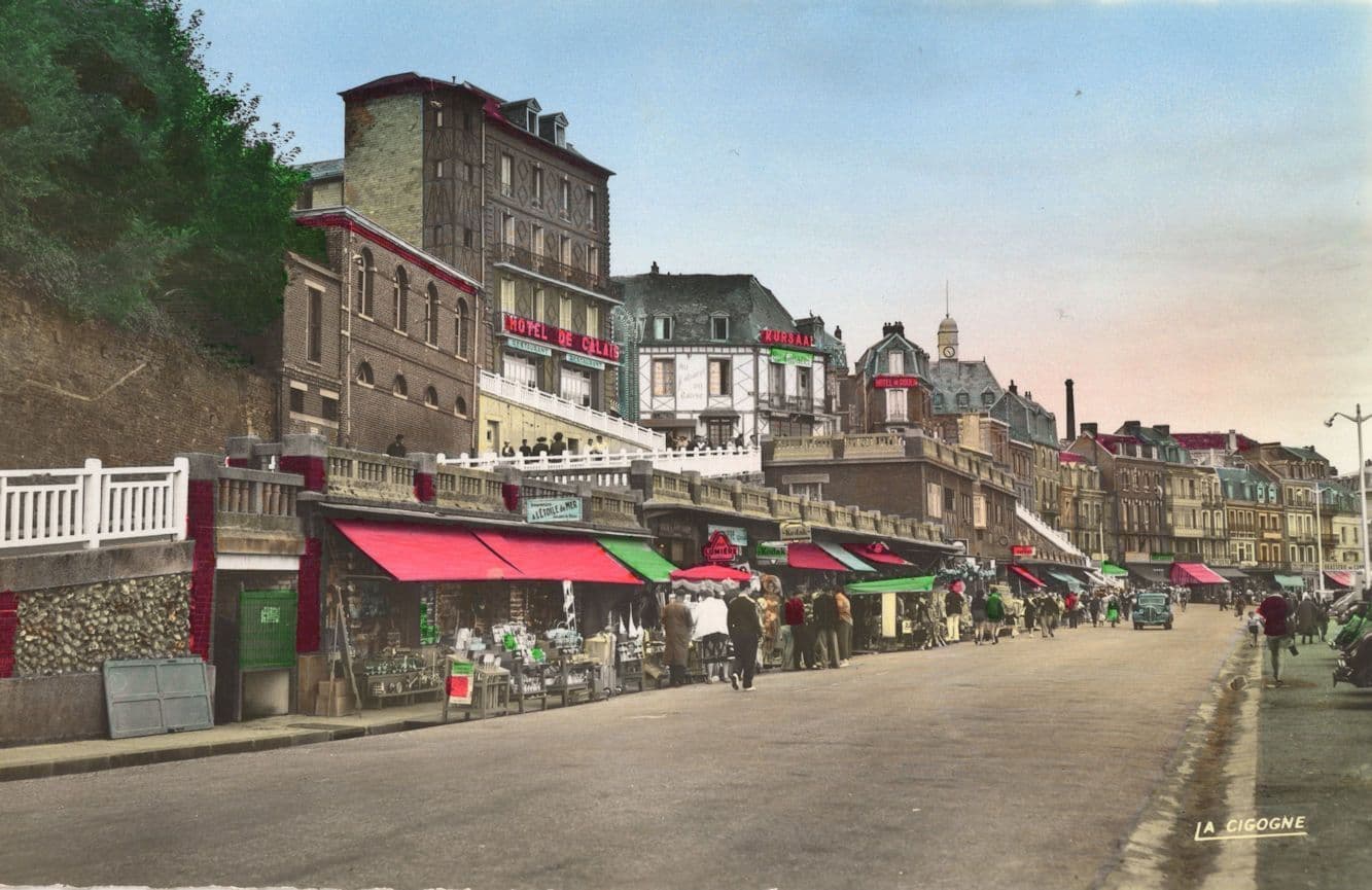 Le Treport Les Quais Et Leurs Pittoresque Boutiques French Postcard