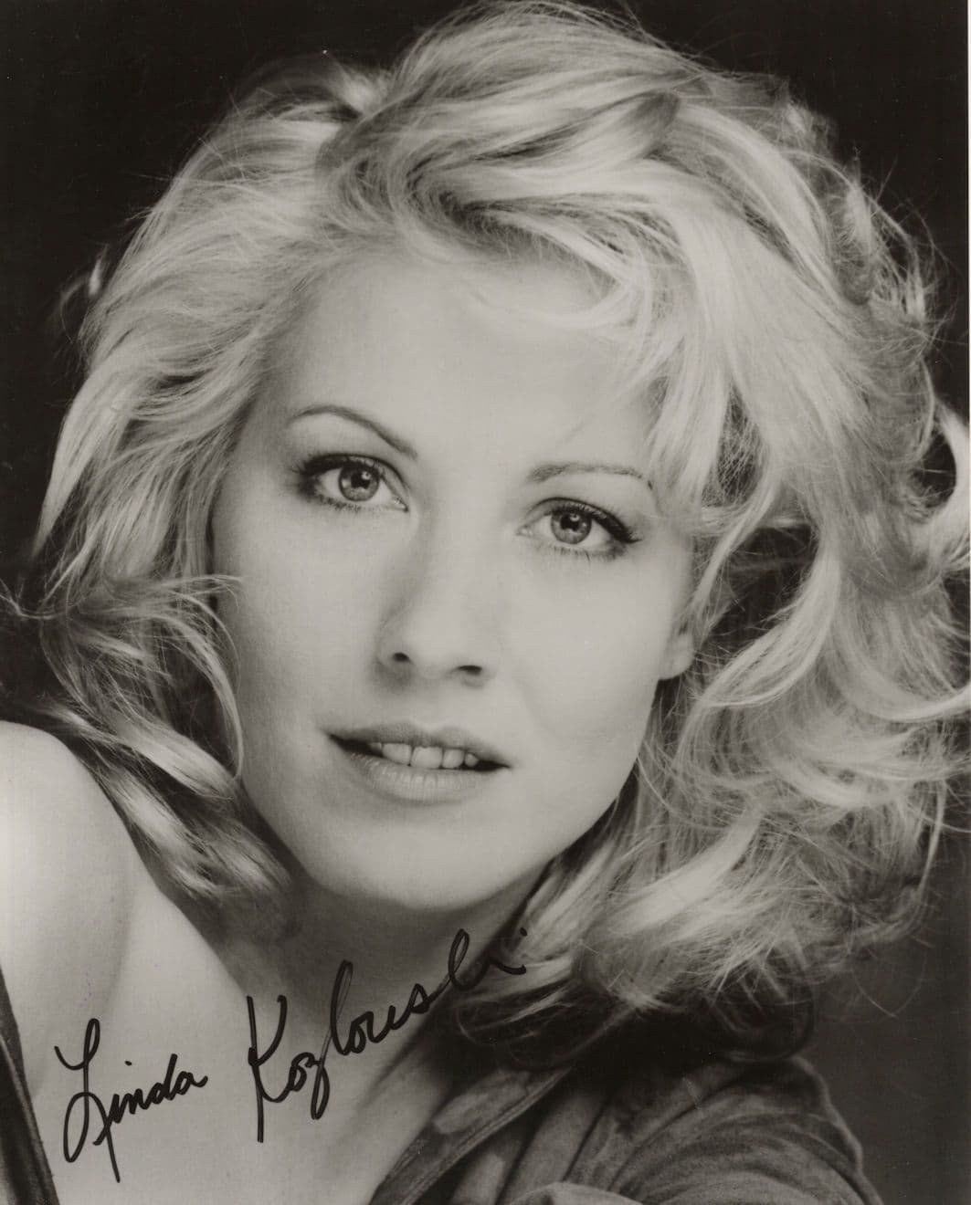 Linda Kozlowski Crocodile Dundee Stunning 10x8 Hand Signed Photo
