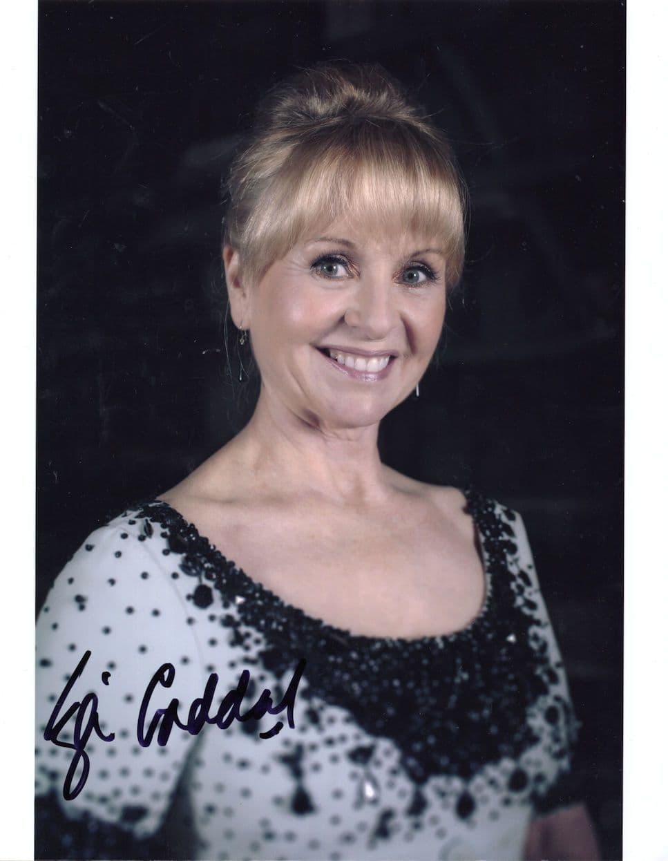 Liza Goddard of Skippy 10x8 Stunning Hand Signed Photo
