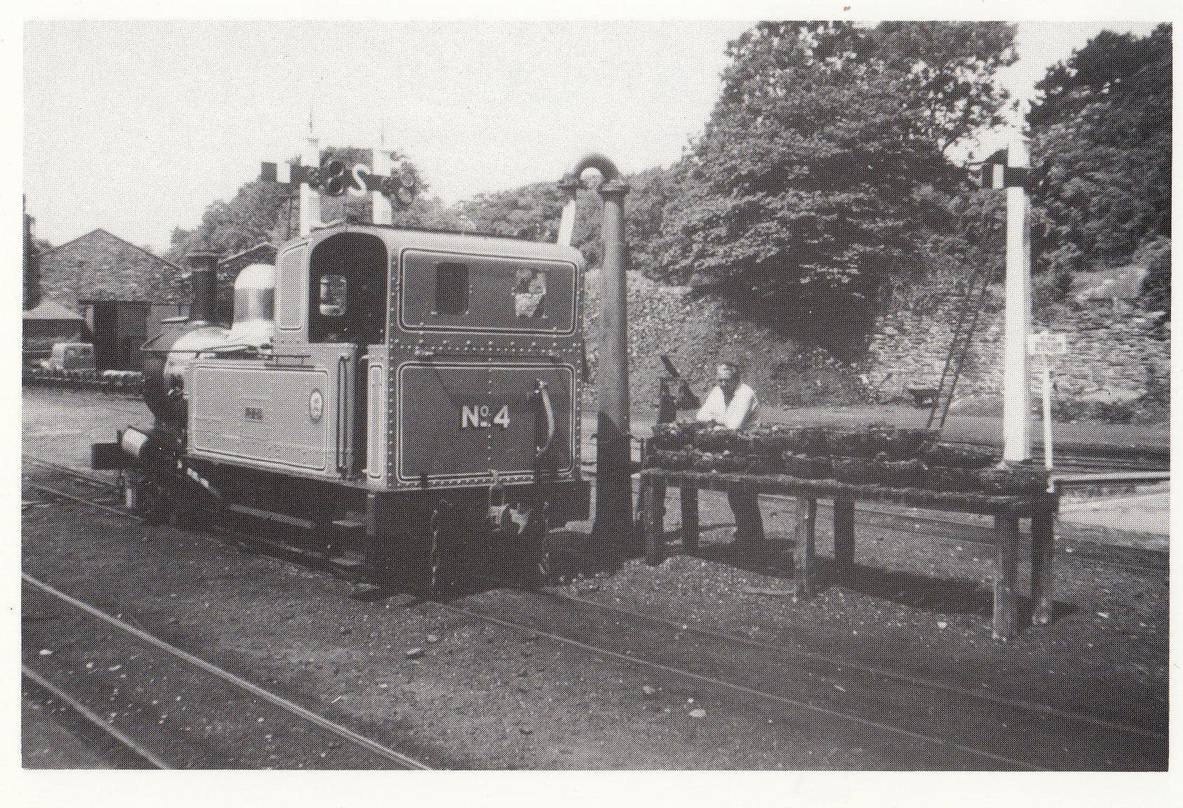 Loch 9 Train at Douglas Isle Of Man Railway Station Postcard