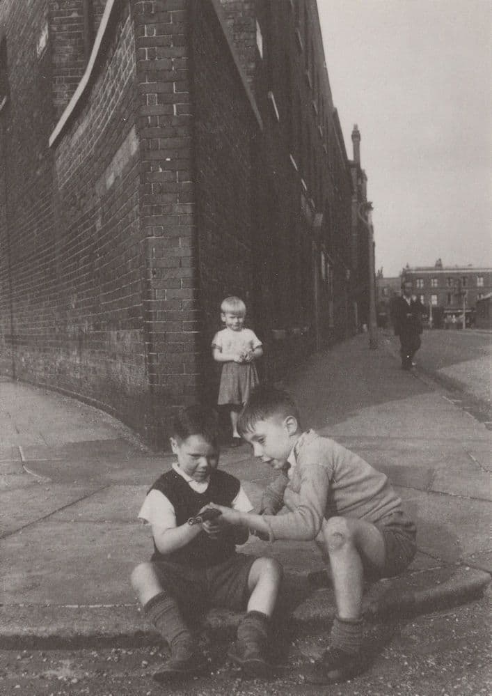 London East End Children 1954 Toy Gun BBC Hulton Picture Library Postcard