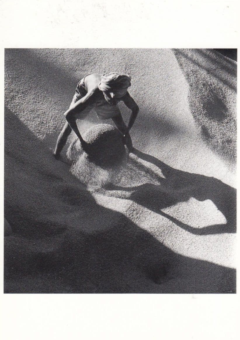 Man Building Fence With Sand Calcutta Werner Bischof India Award Photo Postcard
